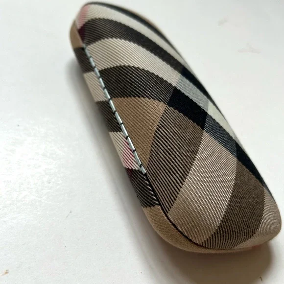 Burberry Glasses Case in Signature Burberry Fabric. Excellent Condition. - Picture 4 of 6
